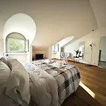 Hostdomus - Lagrange Luxury Apartment